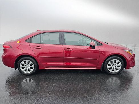 Used 2025 Toyota Corolla LE image 6