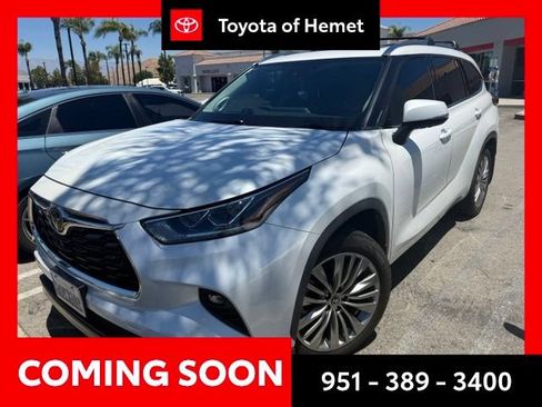 Used 2022 Toyota Highlander Platinum AWD/4WD image 1