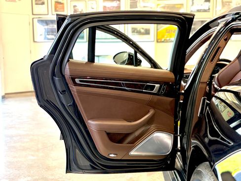 Used 2018 Porsche Panamera Turbo image 46