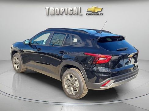 New 2026 Chevrolet Trax LT w/ Driver Confidence Package FWD image 2