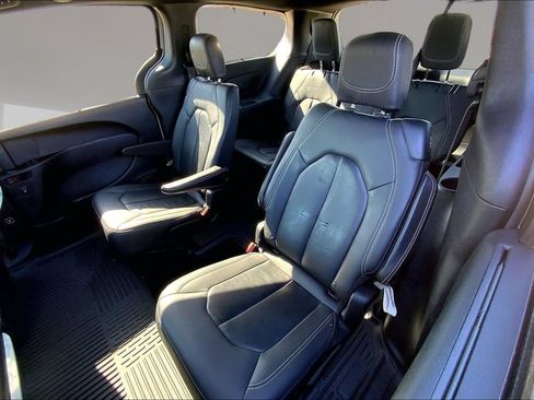 Used 2020 Chrysler Pacifica Touring-L Plus FWD image 25