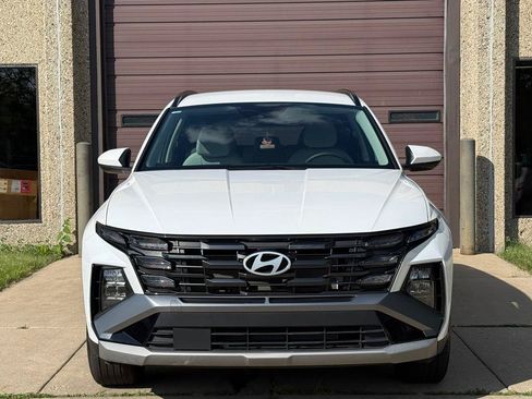 Used 2025 Hyundai Tucson SEL FWD image 2