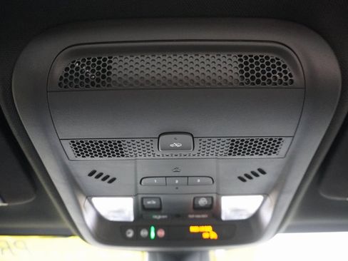 Used 2021 Cadillac XT5 Premium Luxury image 16