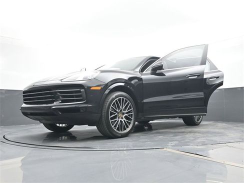 Used 2020 Porsche Cayenne image 31