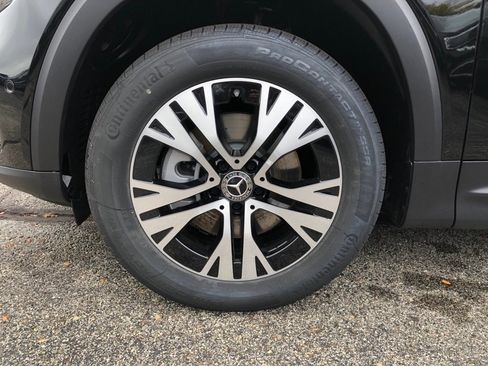 New 2025 Mercedes-Benz GLB 250 4MATIC image 9