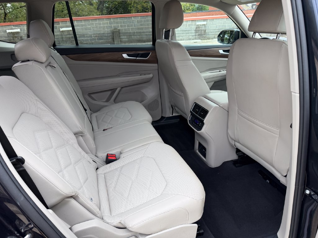 Used 2025 Volkswagen Atlas SE FWD image 28