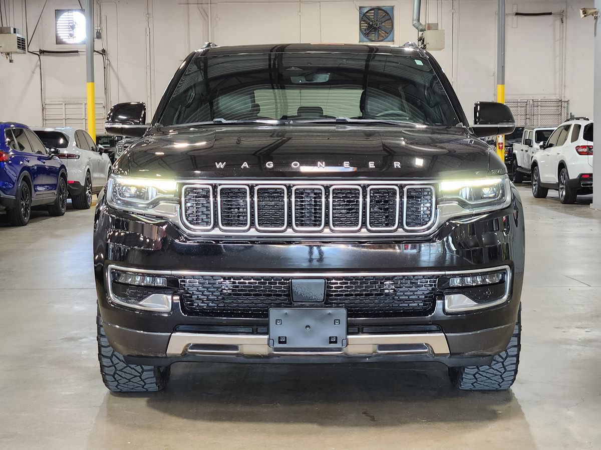 Used 2022 Jeep Wagoneer Series III w/ Premium Group I AWD/4WD image 2