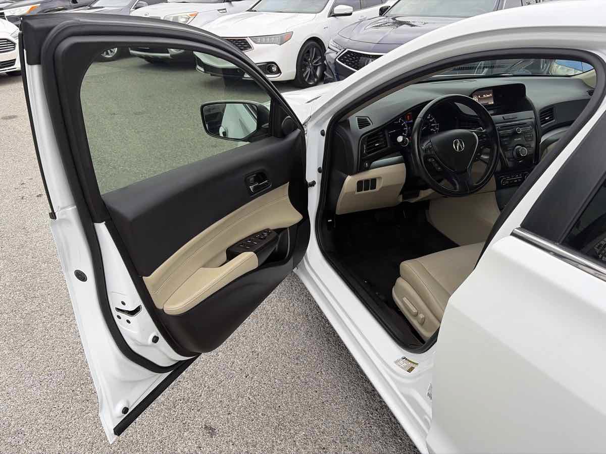 Used 2013 Acura ILX w/ Premium Package FWD image 6