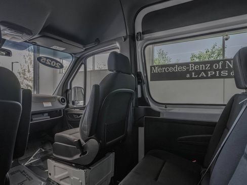 Used 2025 Mercedes-Benz Sprinter 2500 image 28