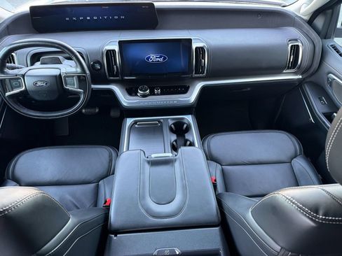 Used 2025 Ford Expedition Platinum AWD/4WD image 16