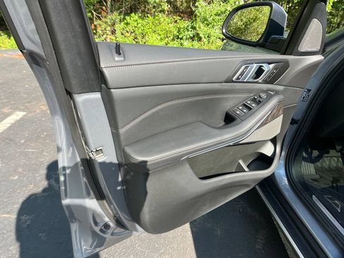 Used 2025 BMW X5 xDrive40i AWD/4WD image 11