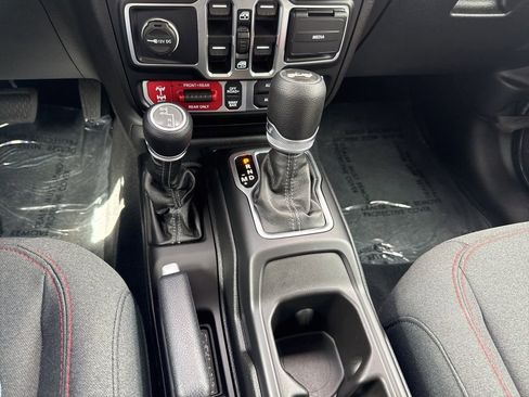 Used 2025 Jeep Wrangler Unlimited Rubicon AWD/4WD image 20