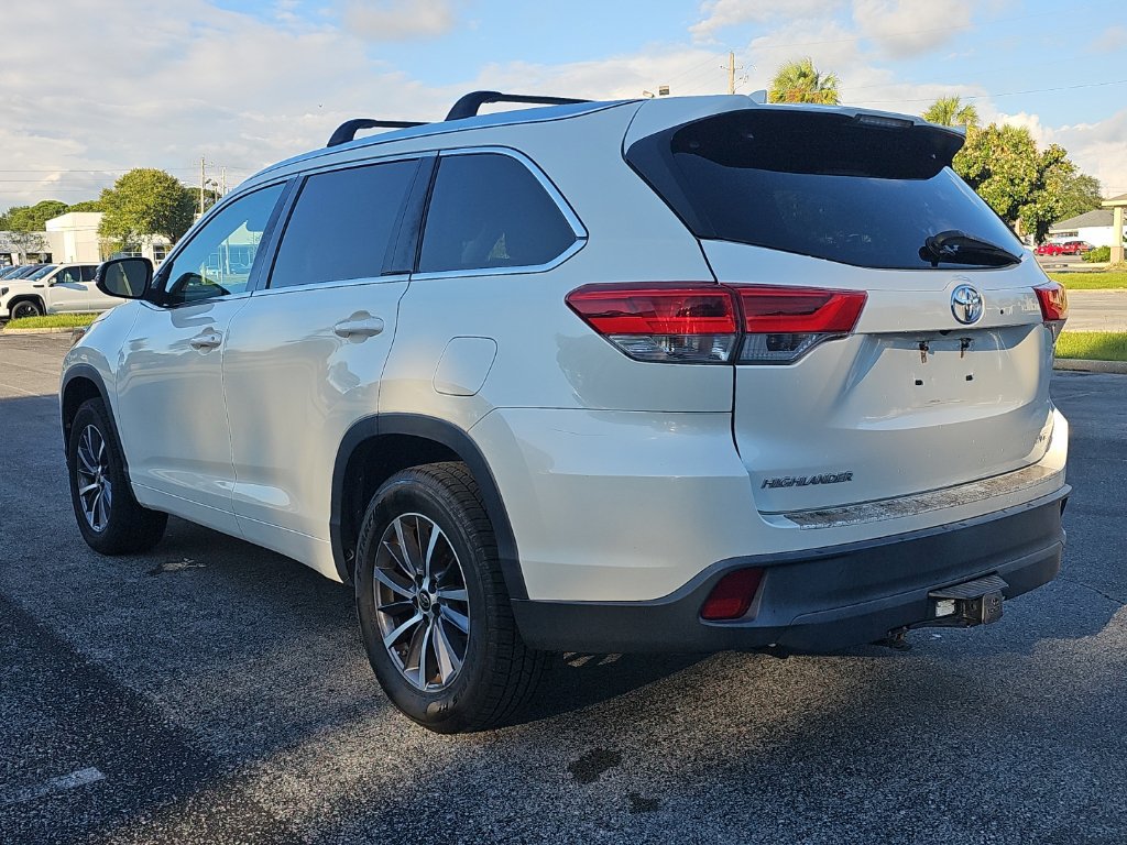 Used 2017 Toyota Highlander XLE FWD image 7