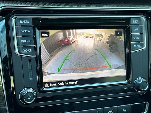 Used 2018 Volkswagen Passat 2.0T SE image 18