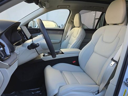 New 2026 Volvo XC90 T8 Ultra w/ Protection Package Premier image 22