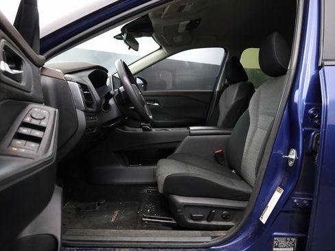 Used 2023 Nissan Rogue SV image 10