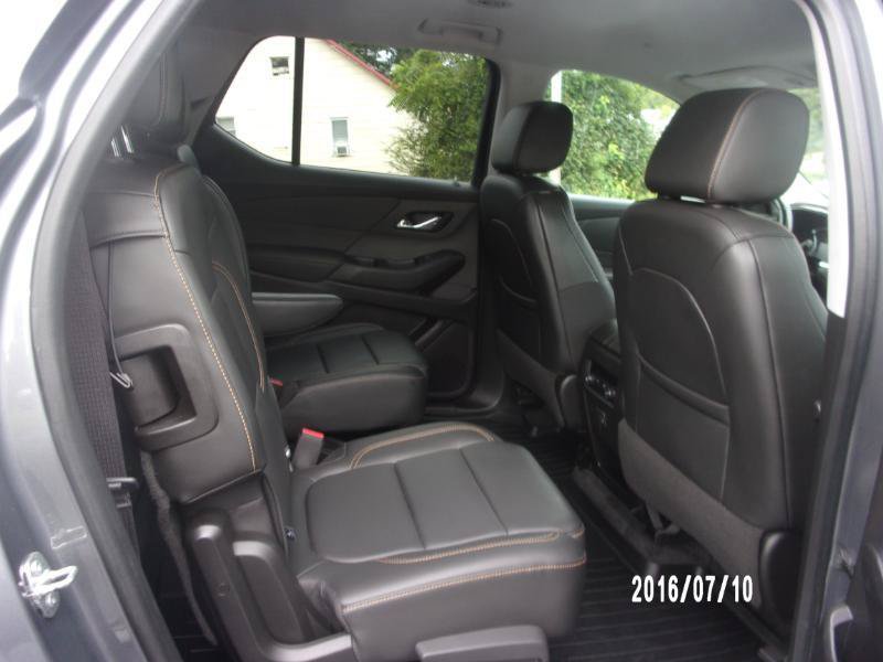 Used 2020 Chevrolet Traverse LT w/ LPO, Black Accent Package AWD/4WD image 13
