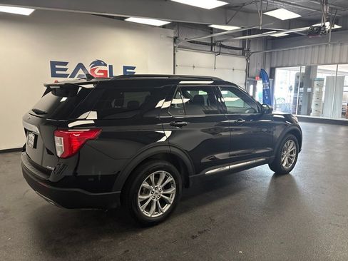 Used 2024 Ford Explorer XLT w/ Equipment Group 202A AWD/4WD image 12