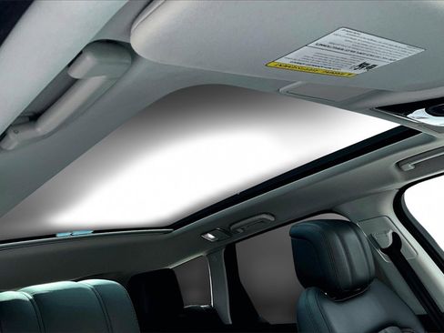 Used 2020 Land Rover Range Rover Sport HSE image 25