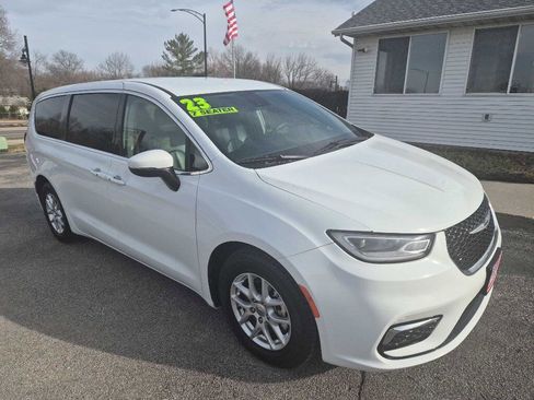 Used 2023 Chrysler Pacifica Touring-L image 1