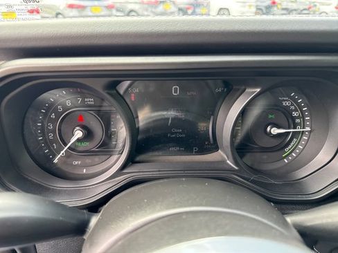Used 2024 Jeep Wrangler Unlimited Sahara AWD/4WD image 19