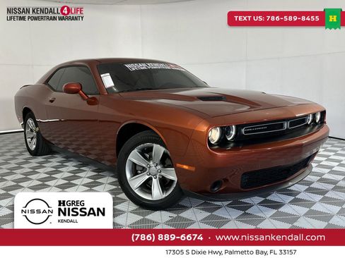 Used 2021 Dodge Challenger SXT RWD image 1