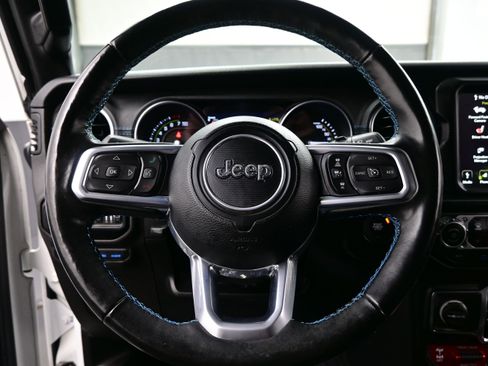 Used 2022 Jeep Wrangler Unlimited Rubicon 4xe w/ Cold Weather Group AWD/4WD image 24