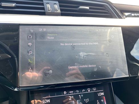 Used 2021 Audi e-tron Prestige w/ Prestige Package image 23