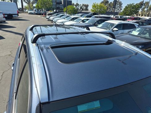 Used 2019 Toyota Highlander XLE w/ Carpet Mat Package (TMS) image 11