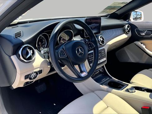 Used 2018 Mercedes-Benz GLA 250 4MATIC image 16