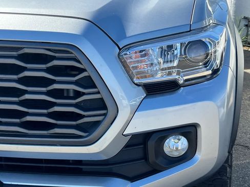 Used 2022 Toyota Tacoma TRD Off-Road w/ Black Out Package (TMS) image 11