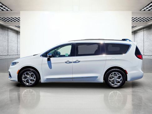 Used 2023 Chrysler Pacifica Limited FWD image 10