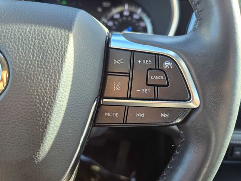 Used 2020 Toyota Highlander XLE image 33