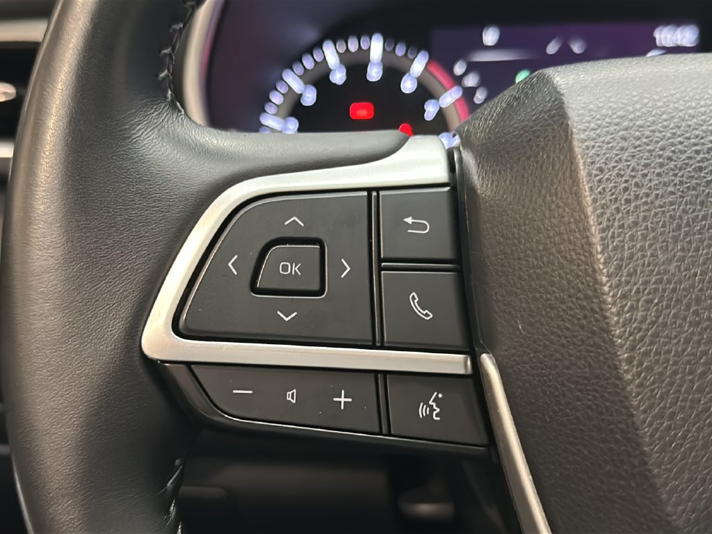 Used 2023 Toyota Highlander XLE AWD/4WD image 29
