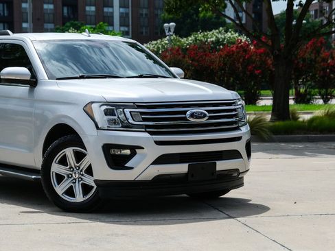 Used 2018 Ford Expedition XLT RWD image 3