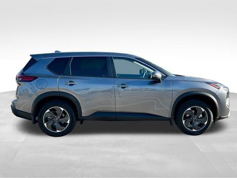 Certified 2025 Nissan Rogue SV image 5