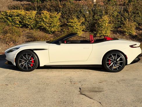 Used 2019 Aston Martin DB11 Volante image 16