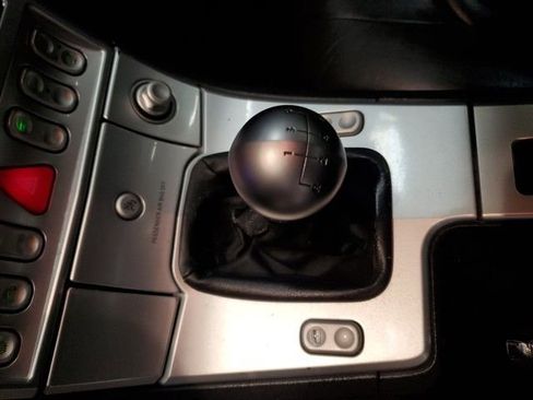 Used 2004 Chrysler Crossfire Base image 22