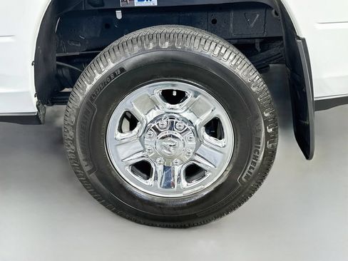 Used 2024 RAM 3500 Tradesman w/ Chrome Appearance Group AWD/4WD image 33