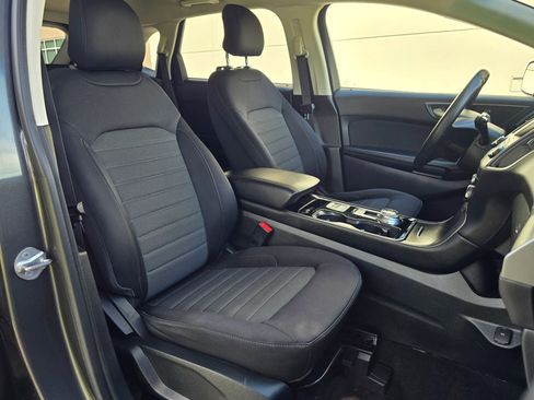 Used 2019 Ford Edge SE FWD image 22