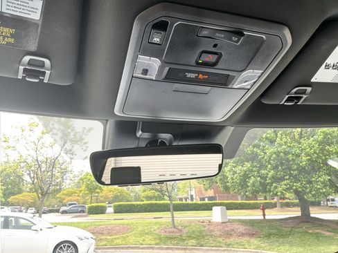 Used 2025 Toyota Tundra Limited w/ TRD Off-Road Package AWD/4WD image 27