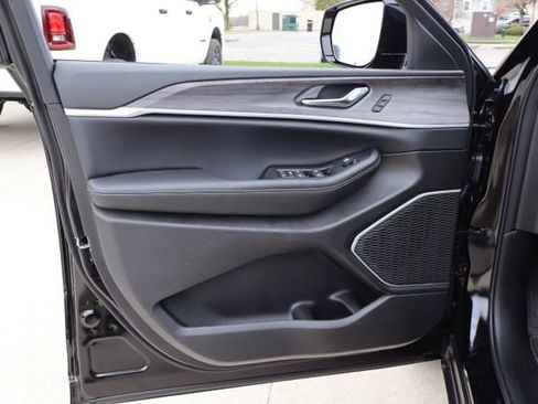 New 2026 Jeep Grand Cherokee Limited image 9