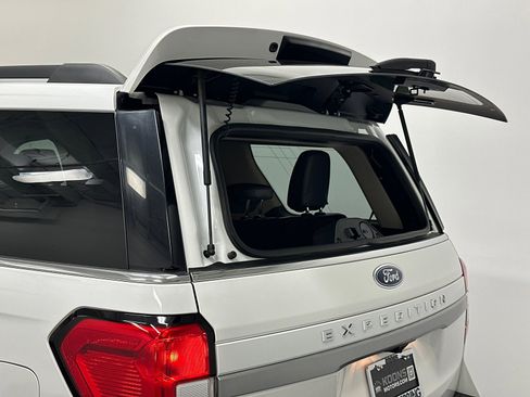 Used 2023 Ford Expedition XLT image 8