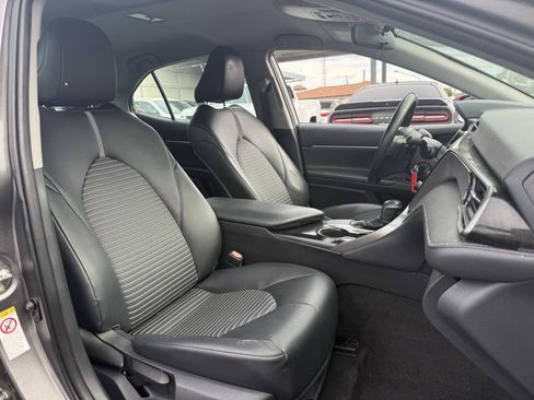 Used 2019 Toyota Camry SE FWD image 18