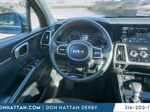 Used 2023 Kia Sorento LX image 5