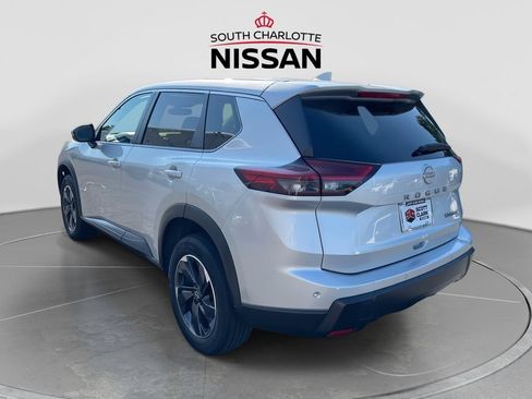 Used 2024 Nissan Rogue SV AWD/4WD image 4