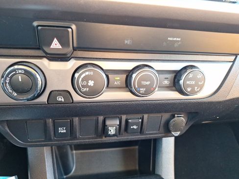 Used 2020 Toyota Tacoma SR5 image 29