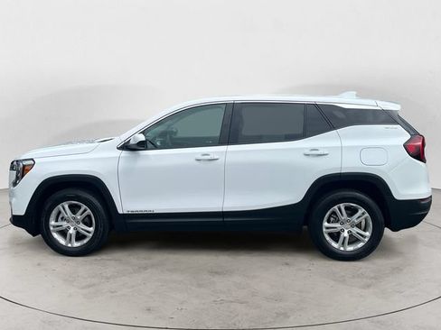 Used 2024 GMC Terrain SLE AWD/4WD image 2