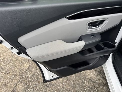 Certified 2023 Honda Pilot LX image 14