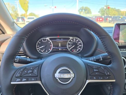 Used 2025 Nissan Sentra SR w/ SR Premium Package image 34